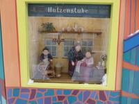 Erzgebirgs- und Handwerksmotive entlang des Weihnachtsmarktes in Annaberg-Buchholz.