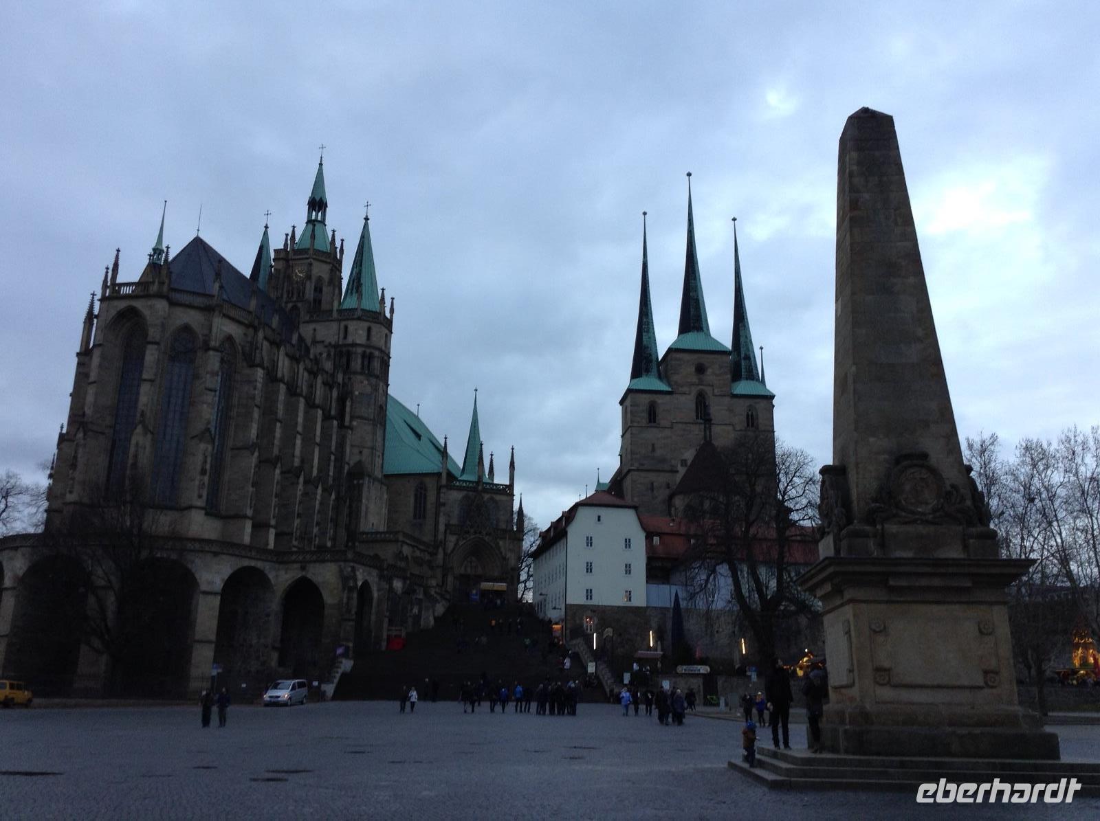 vor dem Erfurter Domhügel