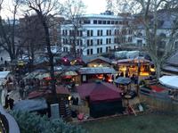 mittelalterlicher Weihnachtsmarkt hinter dem Dom