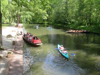 Kahnfahrt und Paddler an der Gaststätte Wotschofska