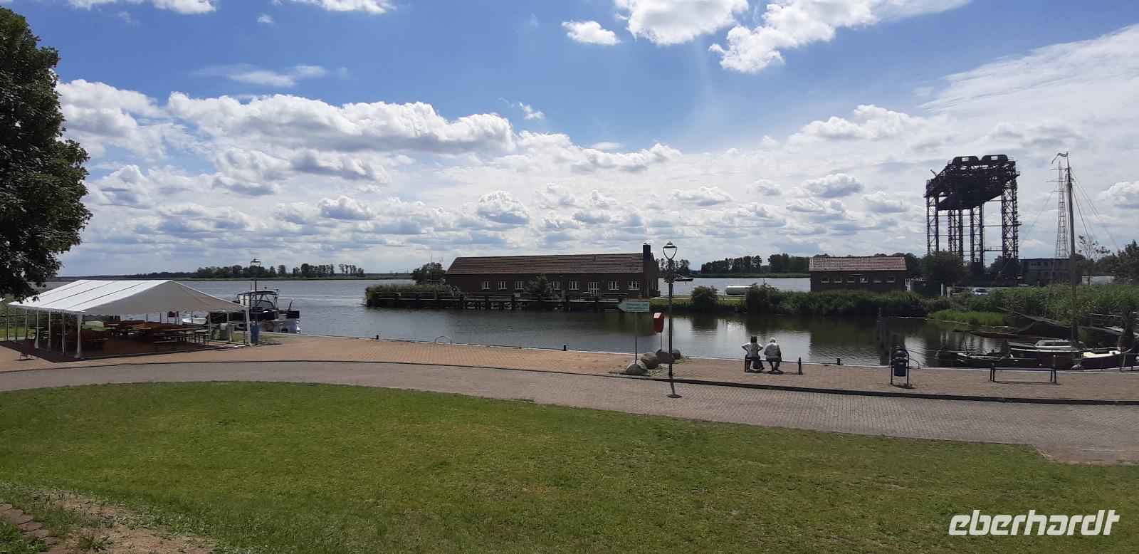 Hafen Karnin und Hubbrücke