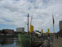 Schiffe am Weserufer