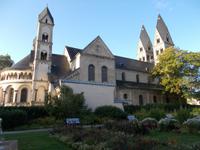 DSCN4864  Blumenhof u. Basilika St.Kastor