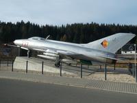 Flugzeug MiG-21F-13 vor dem Raumfahrtmuseum