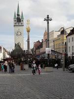 Straubing: Theresienplatz mit Stadtturm und Dreifaltigkeitssäule