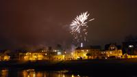 Silvester Feuerwerk über der Elbe