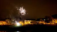 Silvester Feuerwerk über der Elbe