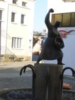 Deggendorf_Denkmal für die Knödelwerferin