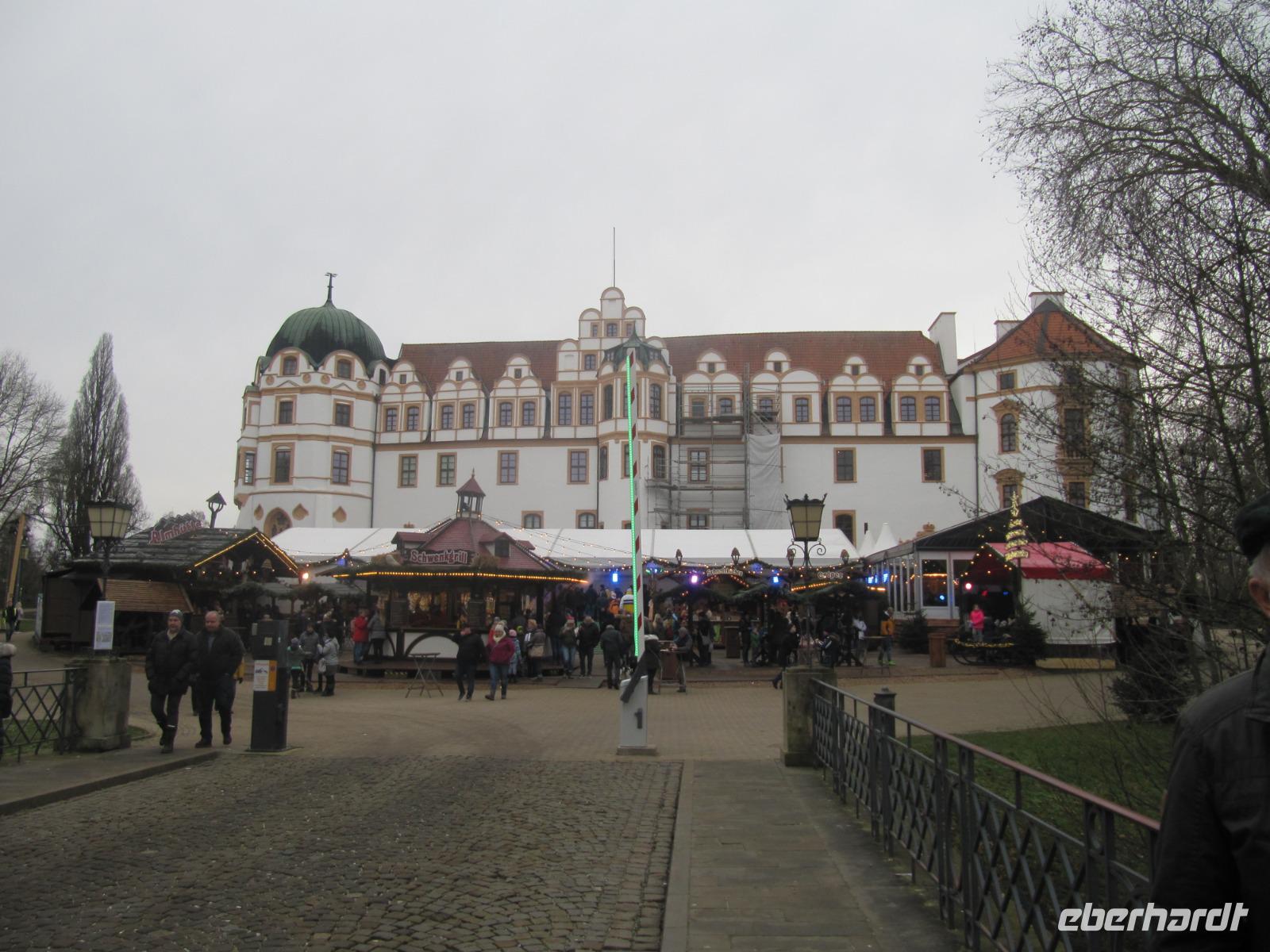  Weihnachtsmarkt vor dem Schloss