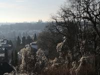 Blick vom Vorplatz der russischen Kirche auf Wiesbaden