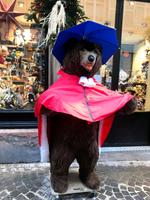 Der ist gut drauf: Souvenirbär in der Strassburger Altstadt