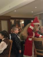 DerWeihnachtsmann kommt im Hotel 