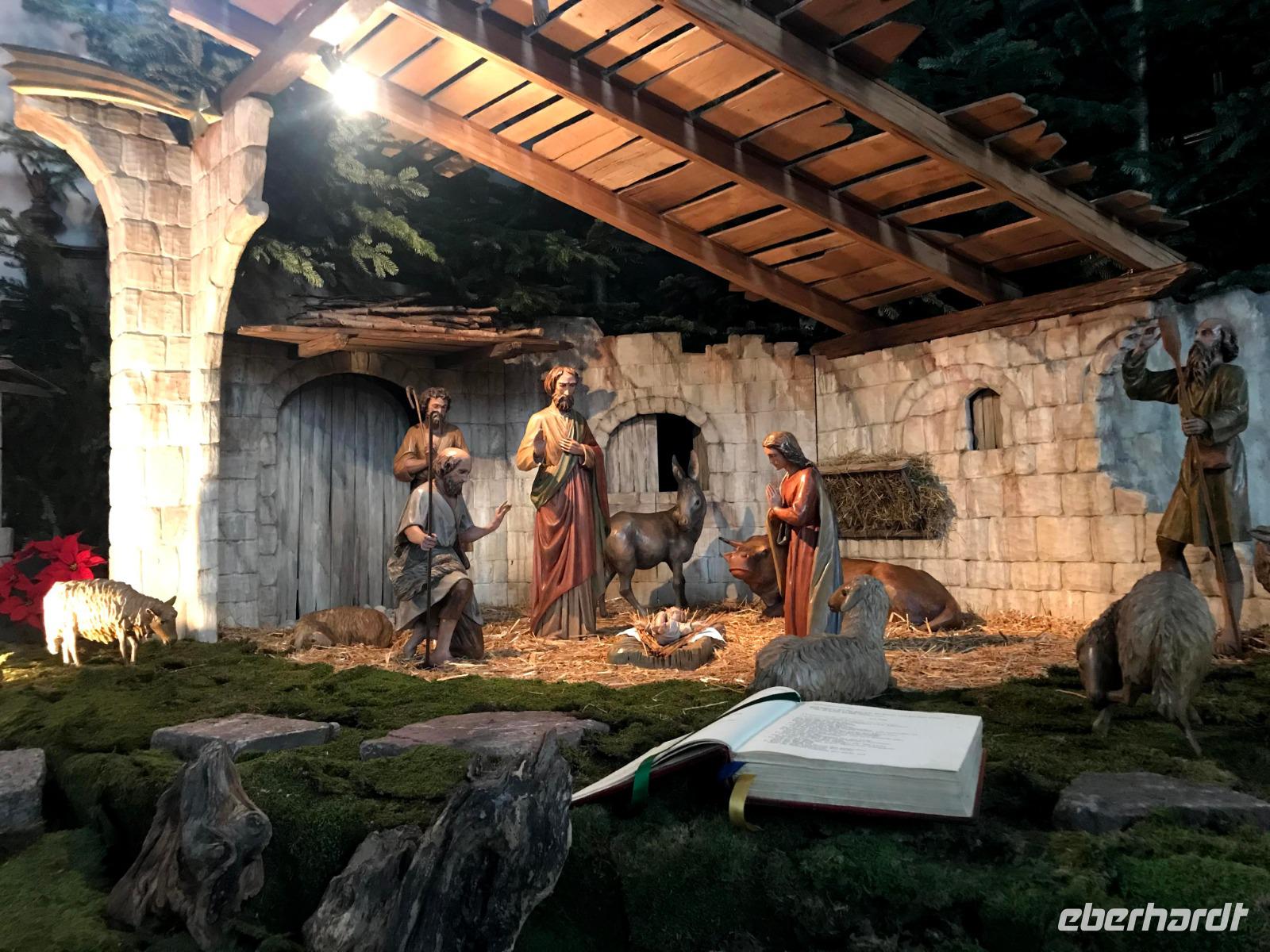 Krippenensemble in der barocken Kirche von Waldkirch