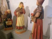 19 Annaberger Bürgerleben in Holz geschnitzt