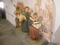 20 Annaberger Bürgerleben in Holz geschnitzt