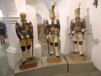 23 Annaberger Bürgerleben in Holz geschnitzt