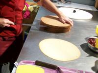 Eine Schwarzwälder Kirschtorte entsteht 