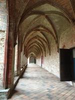 Gewölbegang im Kloster