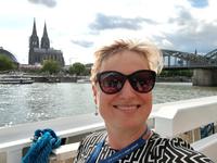 Flusskreuzfahrt A-ROSA • Reisebegleiterin Franzi auf der A-ROSA Flora in Köln