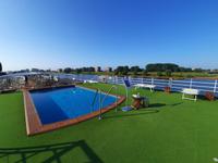 Flusskreuzfahrt mit A-ROSA FLORA • Pool auf dem Sonnendeck