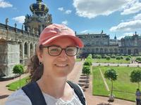 Reisebegleiterin Kristin im Dresdner Zwinger