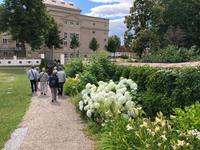 Rundgang mit versierter Stadtführerin im Weißen Garten Neustrelitz