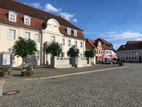 kleiner Abendspaziergang mit einem Teil der Eberhardt Reisegruppe in Stavenhagen