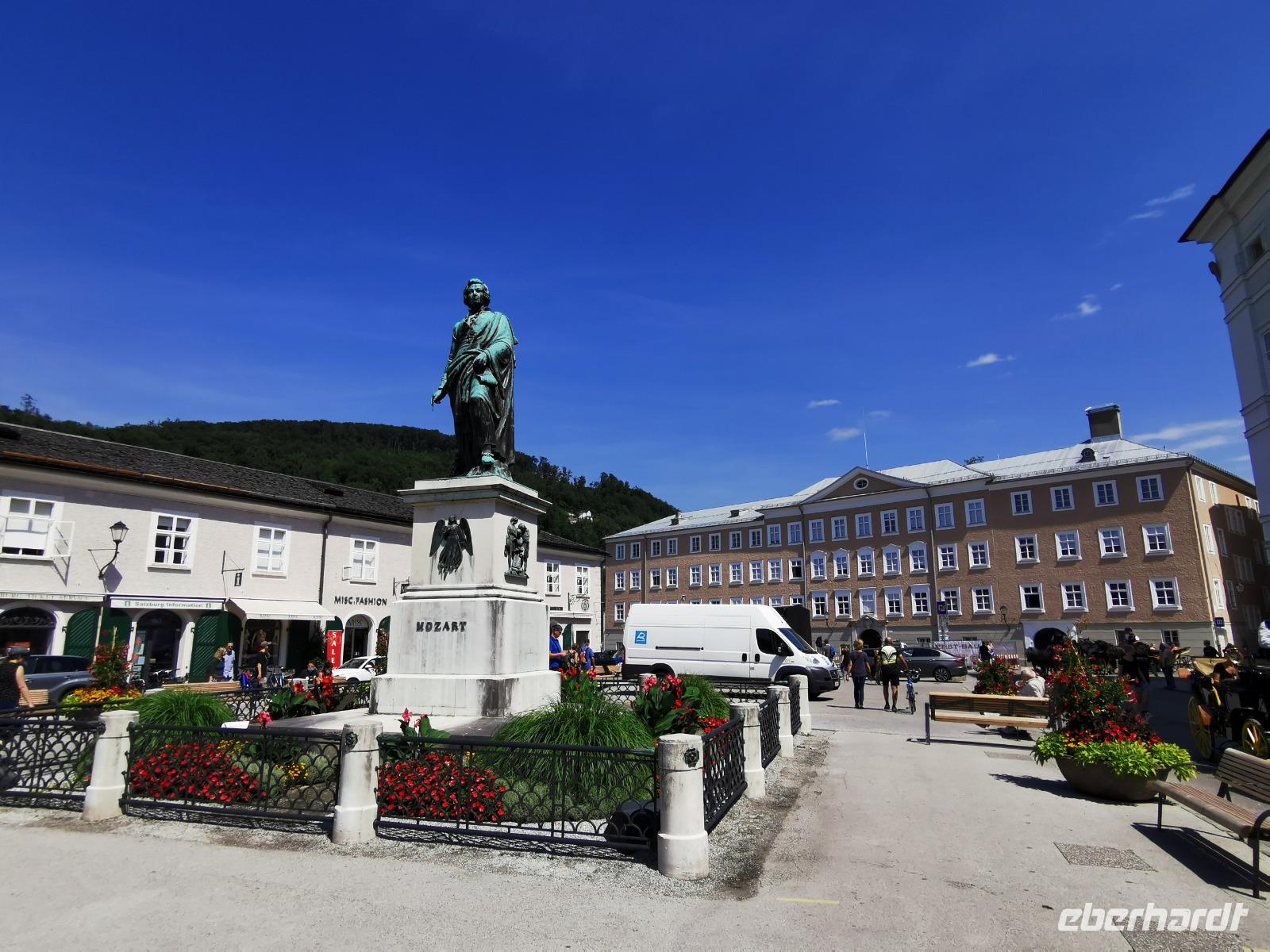 Mozartplatz mit Mozartstatue, Salzburg