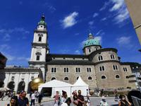 Mann auf der Kugel, Salzburg