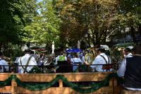 München - Bayerische Wiesn Stimmung auf dem Viktualienmarkt