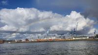Regenbogen überm Hamburger Hafen