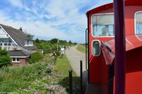 Mit der Inselbahn vom Hafen Langeoog in den Ort Langeoog