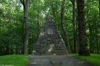 Upstalsboom - Denkmal für die Freiheit und Einheit aller Friesen - alter Tingplatz (Versammlungsort an dem Recht gesprochen wurde)