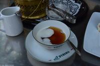 Ostfriesischer Tee mit Klüntje (Kandis) und einem Wölkchen Sahne