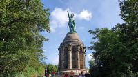 das Hermanndenkmal- für den siegreichen Cheruskerfürsten Arminius gegen die römischen Legionen unter Varus.jpg