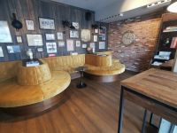 Stylische Lobby unseres Hotels in Büsum