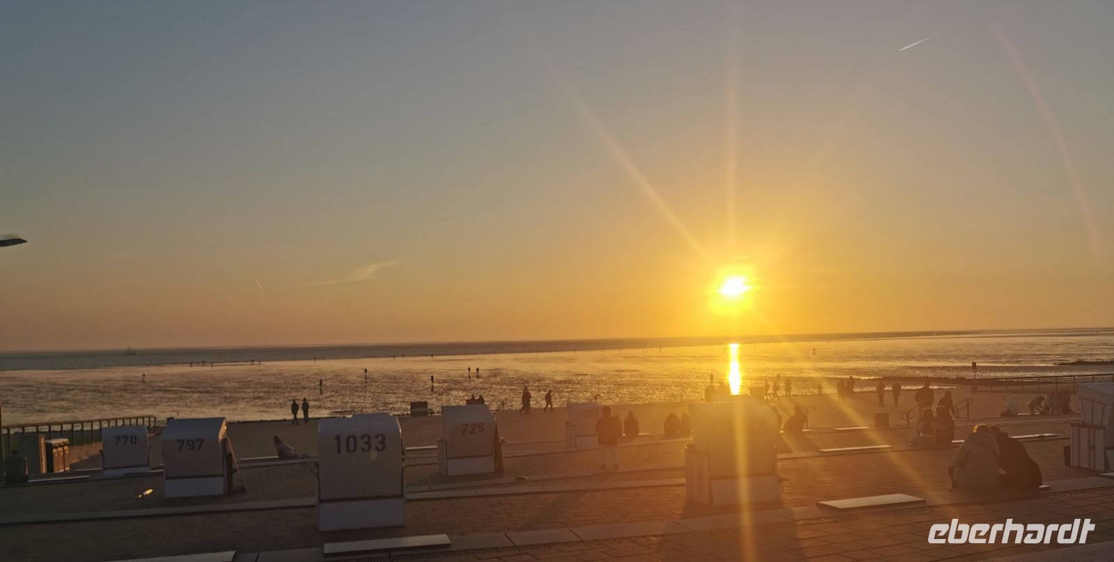 Die Sonne geht unter, Blick aus dem Restaurant des Hotels in Büsum
