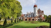 Basedow-Schloss mit Park