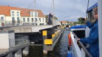 Fahrt durch die Drehbrücke in Malchow