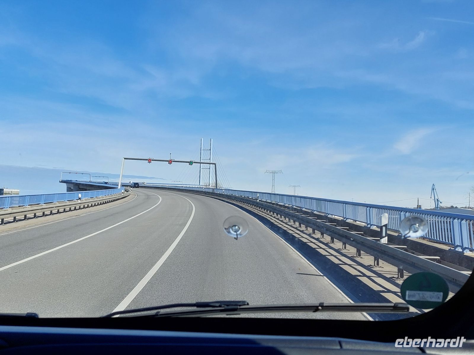 hinauf auf die Rügenbrücke