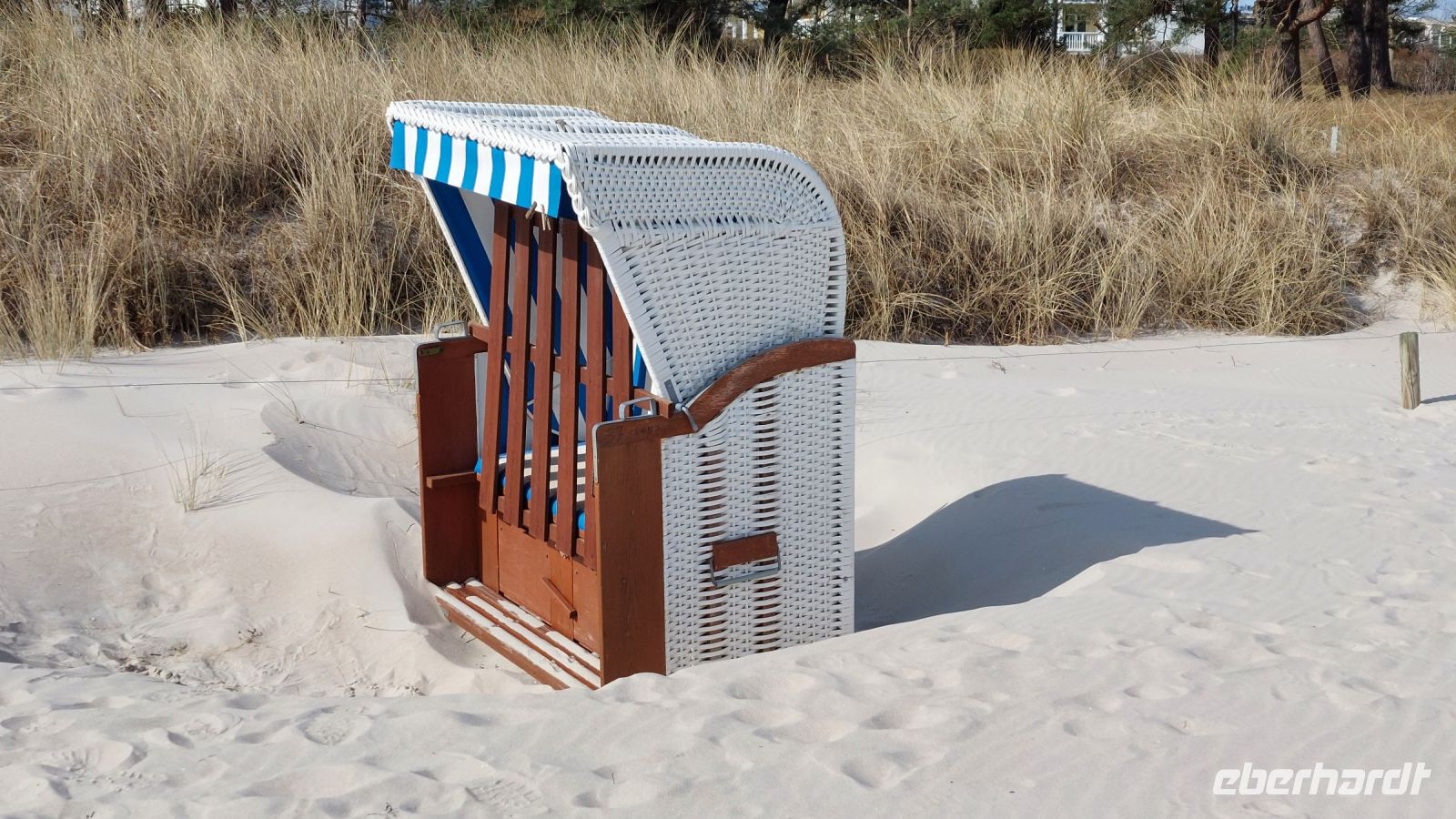 die ersten Strandkörbe haben den ersten kleinen Sturm gut überstanden