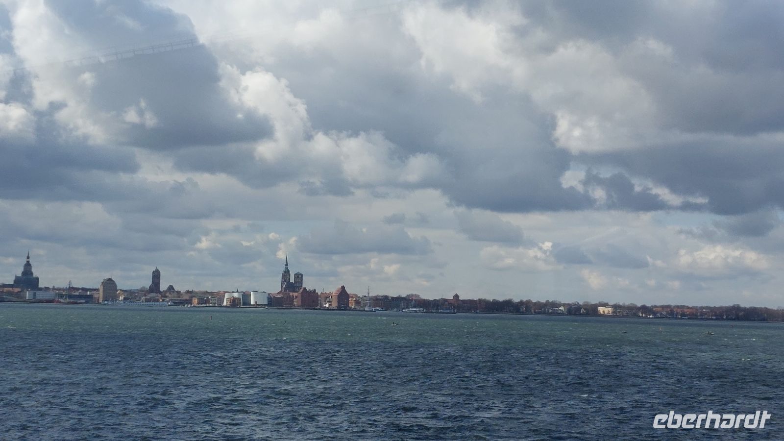 Blick über den Strelasund nach Stralsund