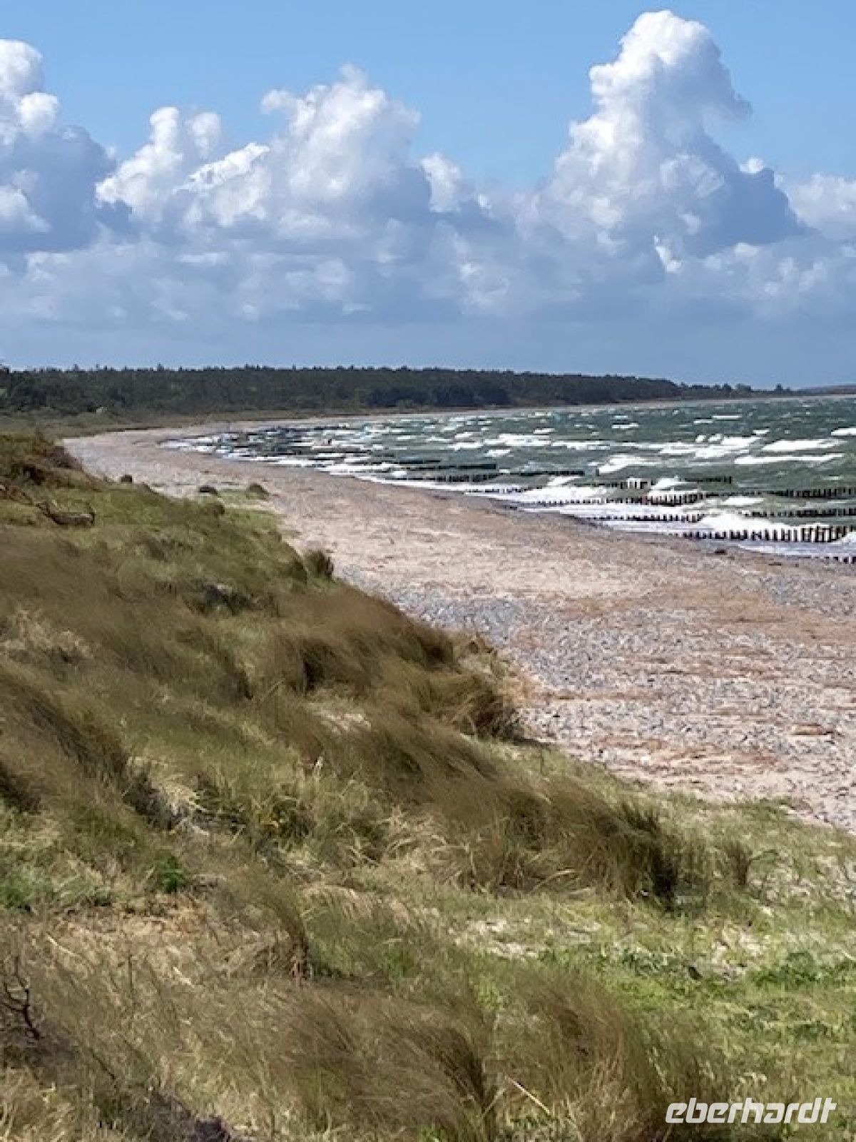 einsamer Strand zum Steinesammeln 