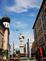 008 ,Nepomukbrunnen und Pfarrkirche nSt. Nikolaus in Rosenheim, Max-jOSEFS-pLATZ
