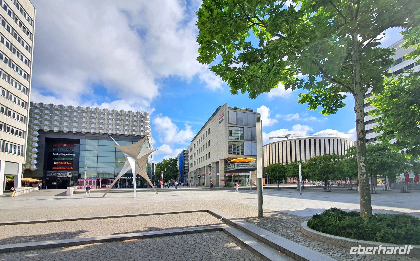 Prager Straße in Dresden mit Rundkino