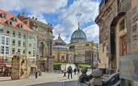 Blick von der Frauenkirche zur Kunstakademie in Dresden