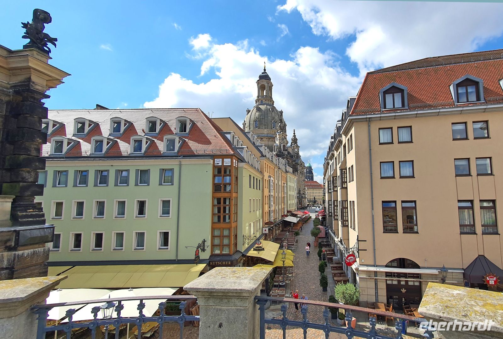 Blick von der Brühlschen Terrasse auf Münzgasse und Frauenkirche