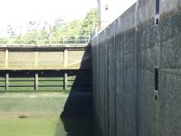 unterwegs auf der Mosel: Schleusung