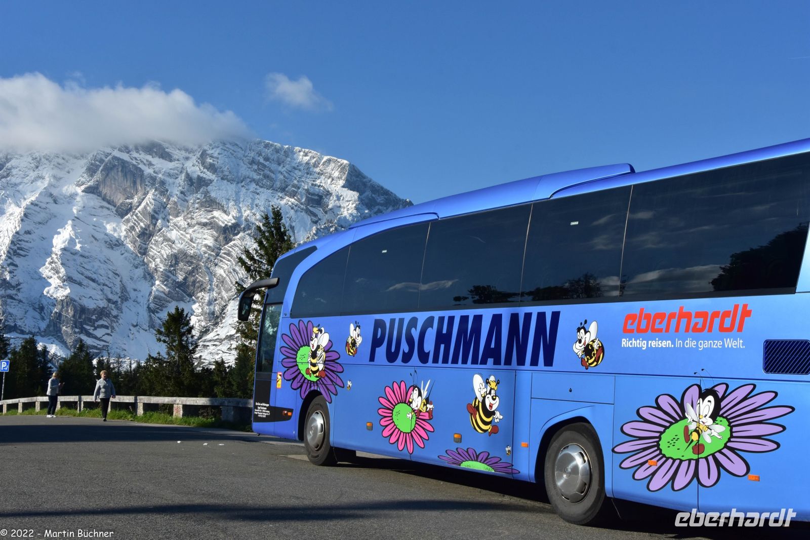 Roßfeldpanoramastraße - Eberhardt Reisebus vor dem Hohen Göll