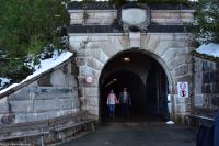Aufstieg zum Kehlsteinhaus - Wer nicht gehen will - findet im Tunnel den Aufzug direkt hinauf ins Kehlsteinhaus